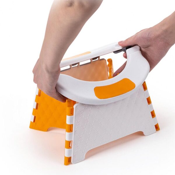 Silla de inodoro de entrenamiento de orinal de coche robusta plegable compacta con orinal para coche para viajes 5